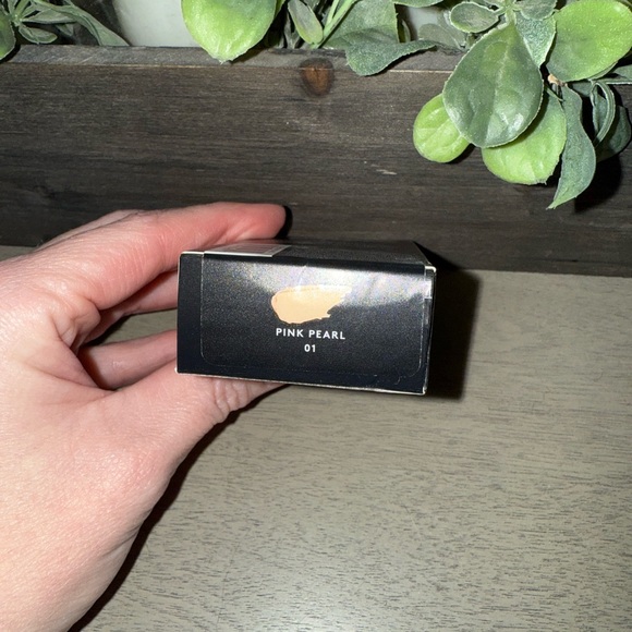 Fenty Beauty Pink Pearl Glow Enhancer - Picture 2 of 2